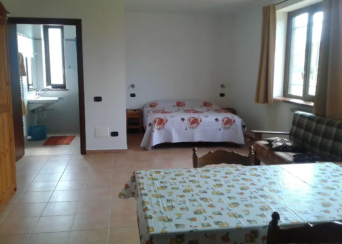 San Giuliano Dei Fratelli Giai 农家乐